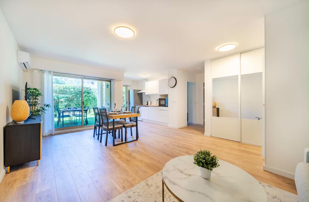 Appartement avec jardin privatif dans résidence sécurisée avec piscine